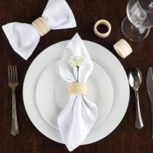 Ronds de serviette en bois naturel avec une finition lisse et parfait pour les arrangements de table de style ferme et les événements sur le thème rustique - Product Image 6