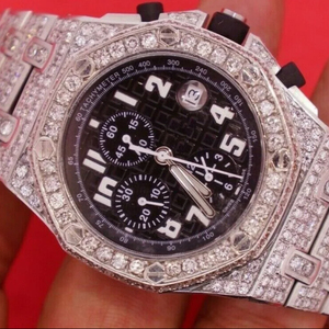 Montre chronographe de luxe pour homme, entièrement sertie de diamants, cadran blanc, mouvement à quartz en or blanc avec verre en cristal - Product Image 1