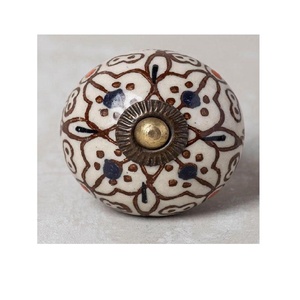 Boutons en céramique peints à la main, vert blanc, vintage, style moderne, armoire, commode, meubles de cuisine, boutons de porte inclus - Product Image 4