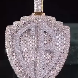 Colgante de Plata de Ley 925 con Letra Personalizada, Incrustado con Diamantes Moissanite VVS, Brillante, Unisex, de Lujo, para Uso Diario - Product Image 1