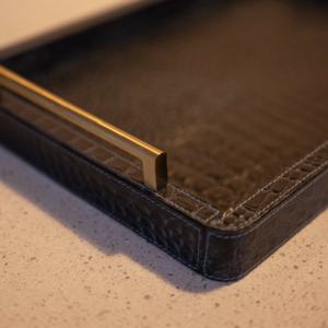 Plateau de service en métal fait main, écologique et compatible lave-vaisselle pour embellir votre intérieur, idéal pour les cadeaux, les célébrations et les occasions festives - Product Image 5