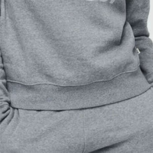 บริการ OEM สเวตเชิ้ตน้ำหนักเบาติดตั้งได้ดีที่สุดสำหรับผู้หญิงเหมาะกับสตรีทและชุดลำลอง - Product Image 6