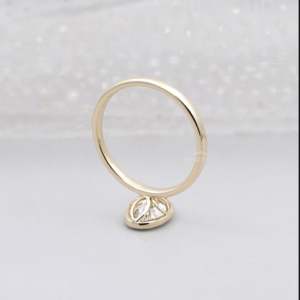 Anillo de compromiso solitario con diamante ovalado cultivado en laboratorio certificado por IGI, con engaste de bisel, para mujer, color de diamante I - Product Image 4