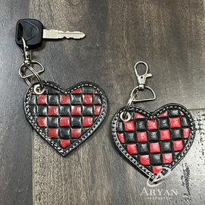 Llavero de Cuero a Cuadros con Forma de Corazón, Estilo Personalizado, Nuevo, al por Mayor, Recuerdo de Boutique, Accesorio de Moda para Bolso, Anillo para Llaves, para Regalo - Product Image 1