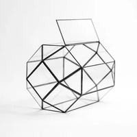 Vase de table en verre géométrique avec bordure en métal noir moderne, terrarium en verre trempé, personnalisable, fait main, décoration pour la maison et les mariages