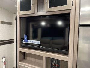 Nuevo Diseño 2026, Mini Caravana de Aluminio Negra para Exteriores, 10HD, 6 Personas, Ligera, Impermeable, Lista para Decorar con Adhesivos - Product Image 4