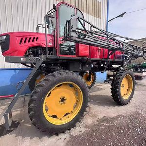 Pulvérisateur à flèche autopropulsé avec réservoir hydrostatique de 4000 L, pompe haute productivité pour usage agricole, garantie de 3 ans - Product Image 1