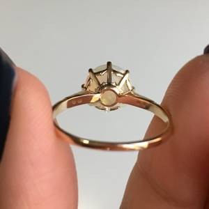 Bague de luxe unisexe en or 14 carats avec opale naturelle d'Éthiopie Welo taillée et diamants pavés, pierre de naissance d'octobre, pour mariage et soirée - Product Image 3