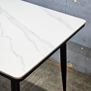 Mesa de Comedor Doris de 140x80cm con Tapa de Vidrio y Patas de Hierro Cónicas, Estable y Extensible BA68056 - Product Image 5
