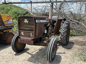 Tracteur utilitaire Massey Ferguson 210-Compact, durable et fiable - Product Image 4