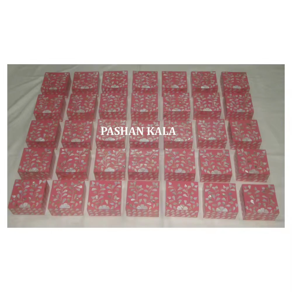 สีแดงเข้ม