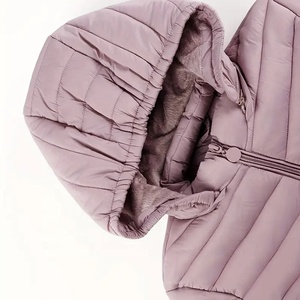 Chaqueta Cortavientos Deportiva con Capucha para Mujer, de Alta Calidad, Personalizada, para Correr, Resistente al Viento y al Agua, para Otoño - Product Image 4