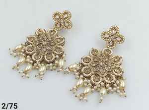 BOUCLES D'OREILLES JUMKHAS TRADITIONNELLES INDIENNES & BOUCLES D'OREILLES KUNDAN EN PLAQUÉ OR AVEC PERLES POUR FEMMES ET FILLES - Product Image 3