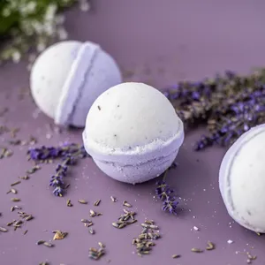 Bombe de bain moussante à la lavande relaxante en marque propre avec des huiles essentielles pour la relaxation, la nutrition de la peau, OEM, vente en gros, exportateur en vrac - Product Image 1