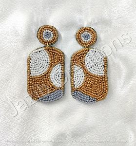 ต่างหูลูกปัดรูปดอกเล็กสดใหม่ต่างหูถักมือสไตล์โบฮีเมียนลายดอกซากุระดอกเดซี่สามชั้น - Product Image 5