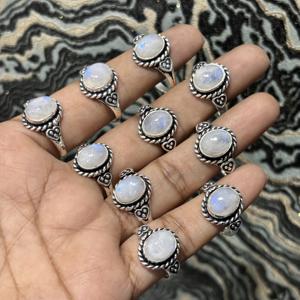 Vente en gros des dernières tendances en anneaux en argent plaqué avec pierre de lune, pierres précieuses naturelles en vrac, bijoux de mode, style unique en acier pour fiançailles - Product Image 1