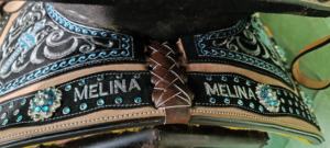 อานม้าทรงเวสเทิร์น ROYAL INTERNATIONAL รุ่นขายดีที่สุด หุ้มด้วยหนังกลับ ตกแต่งลายปักสวยงาม เหมาะสำหรับการขี่ม้าแข่ง ผลิตโดยผู้ส่งออก - Product Image 4