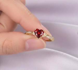 Bague de fiançailles élégante en or pur 14 carats avec diamant de laboratoire et rubis en forme de cœur, bague en diamant, bague de promesse, cadeau parfait pour elle - Product Image 3