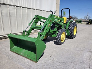 Tractor agrícola JohnDerr 520M de alta calidad 40HP 4x4 con 60 engranajes de plataforma de siega y componentes de núcleo de motor ruedas 4WD - Product Image 4