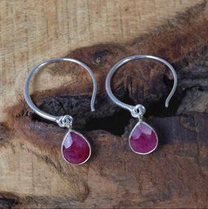 ต่างหูแบบห้อยทำมือสุดประณีตทำจากเงินสเตอริ่ง925ลูกแพร์สไตล์โบฮีเมียนตัวเรือนควอทซ์เหลี่ยมเพชรพลอยทับทิมเงียบสงบ - Product Image 3