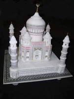 Modèle de sculpture Taj Mahal en marbre blanc poli sculpté à la main, exquis et très vendu, pour la décoration intérieure et les cadeaux