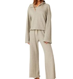 Jogger transpirable de 2 piezas para mujer con pantalón acampanado, conjunto para correr de talla grande, chándal profesional de tela personalizada más vendido para mujer - Product Image 1