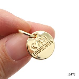 Etiqueta Circular Metálica Pequeña Personalizada con Logotipo, 15 mm, Recubrimiento Dorado, Aleación de Zinc, Colgante Redondo para Bolso, Llavero - Product Image 1