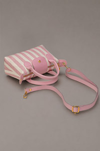 กระเป๋าโท้ท PU สีพื้นสำหรับผู้หญิง |   กระเป๋าถือขนาดเล็กแบบมีหูหิ้วพร้อมซิปปิด |   ผู้ผลิต OEM ODM - Product Image 2