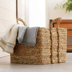 Panier à linge carré écologique en jacinthe d'eau avec poignées fabriqué au Vietnam pour salon chambre pépinière - Product Image 2