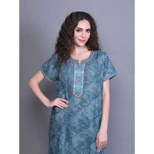 Chemise de nuit Alpine ODM en tissu doux tissé avec poche latérale, broderie au col et logo personnalisé, fermeture à cordon, MOQ 3 pièces - Product Image 2