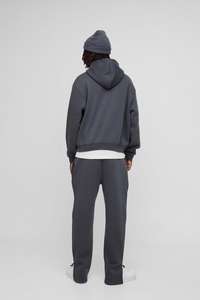 กางเกงวอร์มผู้ชายผ้าฝ้าย 450GSM พร้อมโลโก้สั่งทำ ทรงขาบานหลวม น้ำหนักมาก สำหรับการผลิตเสื้อผ้าแบรนด์ส่วนตัวแบบ OEM - Product Image 2