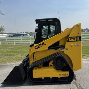 รถตักล้อยางขนาดเล็ก GEHL RT165 ยี่ห้อ Yanmar เครื่องยนต์ดีเซล สำหรับงานเกษตรและก่อสร้าง - Product Image 1