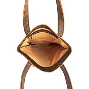 Bolso Tote de Cuero Clásico Hecho a Mano por Diseñador, Bolso Diario de Alta Gama de Grano Completo, Artesanía Indonesa, Bolso Hecho a Mano de Indonesia - Product Image 2