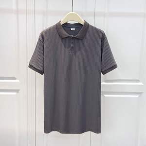 Chemise d'été décontractée pour homme avec logo personnalisé OEM, respirante, infroissable, coupe ajustée, manches courtes, col en V, en tissu éponge imprimé, grandes tailles - Product Image 4