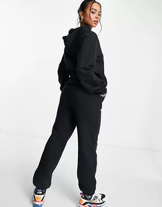 2025 mujeres invierno 100% poliéster dos piezas Jogger chándal Conjunto personalizado de gran tamaño en blanco chándal para mujer - Product Image 2