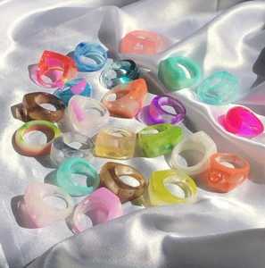 แหวนเรซิ่นงานฝีมือ สไตล์นางฟ้า ดูสมจริง แฟชั่นใหม่ สีลูกกวาด ปรับแต่งได้ งานแต่งงาน ดีไซน์ขายดี - Product Image 1