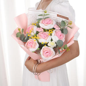 Ramo de Rosas Tejido a Crochet, Regalo Creativo para el Día de San Valentín, Flores Artificiales Tejidas - Product Image 6