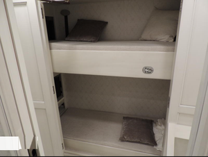 4VZAU1D94NC091060 Camping-car de luxe d'occasion 2020, 44 pieds, Classe A, Diesel, Essieu à jumelles, Lit King Size, Faible kilométrage - Product Image 4