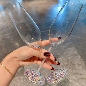 La transparence des verres à vin en verre avec de magnifiques strass aide les amateurs de vin à évaluer instantanément la clarté et la qualité. - Product Image 2