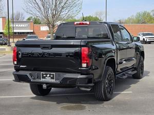 New /USED WHITE 2025 CHE VROLET COLORADO WT 360 Rear Camera 31-40T Load Capacity Emission Diesel /GAS Automatic FOR SALE - Product Image 6