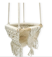 Chaise suspendue pour bébé faite à la main et écologique avec cadre en bois et macramé en coton, design moderne pour chambre et extérieur