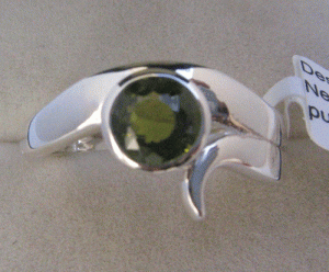 Bague en argent pour enfants à la mode décontractée et à la mode en alliage plaqué or 18 carats forme géométrique en diamant taillé princesse - Product Image 1