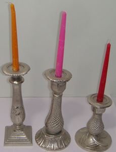 Support de candélabre à 3 lumières en métal argenté décoratif en gros, centre de table classique pour mariage, porte-bougie pour la décoration de table à manger - Product Image 4