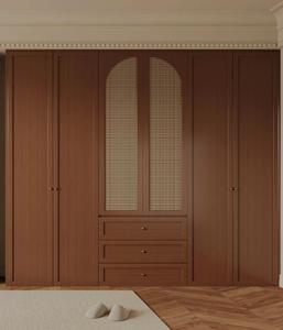 Maßgefertigter Kleiderschrank im italienischen Stil, moderner Holzschrank für Schlafzimmer mit Spiegel und Schiebetür - Product Image 6