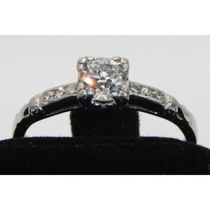 Anello di fidanzamento in platino con diamanti-eleganti e lussuosi anelli di diamanti - Product Image 4