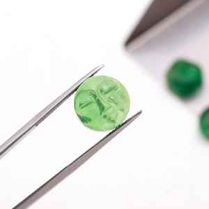 Pierre précieuse en fluorite verte naturelle, forme de visage, sculptée à la main, visage de lune, 12 mm - Product Image 2