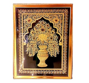 Décoration murale en broderie Zari pour la maison, motif de vase floral en résine et tissu de coton, art de la broderie pour la décoration de la pièce - Product Image 1