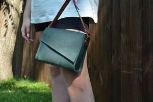 Sac messager à bandoulière personnalisé pour hommes LCBB-0176 en cuir véritable à la mode avec motif imperméable et design à bandoulière - Product Image 5