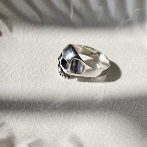 Anillo de plata liso con calavera oxidada, el anillo de plata liso con calavera más vendido - Product Image 2