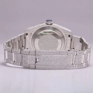 Reloj de pulsera de diamantes de acero inoxidable de plata elegante para mujer de excelente calidad con reloj de cuarzo de lujo de moda disponible para la venta - Product Image 5